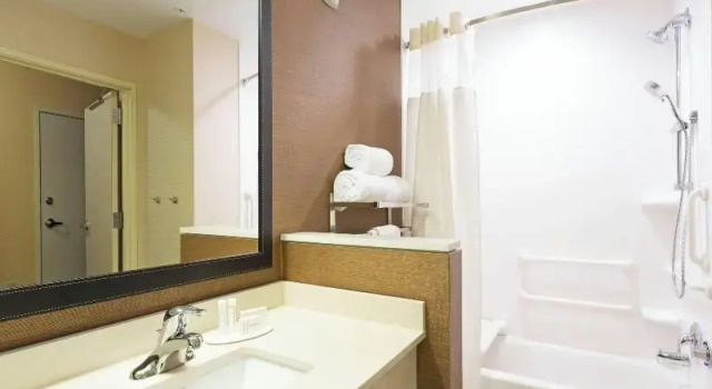 Четырёхместный номер Standard Fairfield Inn & Suites By Marriott Fort Lauderdale Downtown/Las Olas