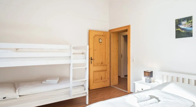 Beautiful Holiday Home Near Ski Area in Piesendorf, Rezerwuj Dom wakacyjny Hotele w Salzburg z parkingiem, Parking