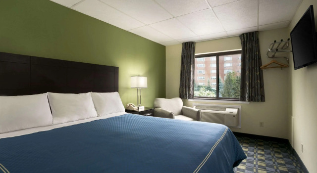 Travelodge by Wyndham Cleveland Lakewood