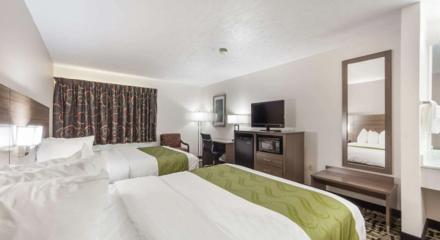 Четырёхместный номер Standard Quality Inn & Suites Omaha Chalco