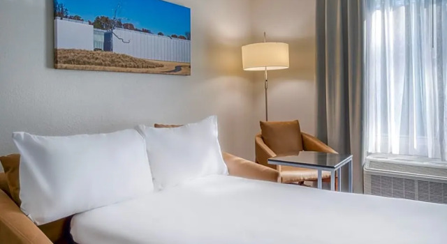 Люкс Fairfield Inn & Suites Raleigh Crabtree Valley