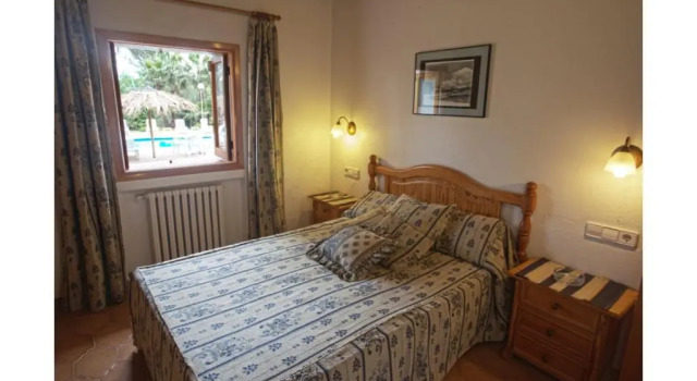 Villa Nieves is a beautiful villa set in a rural location yet it is still only a 5 minute drive from San Antonio and San Rafael
