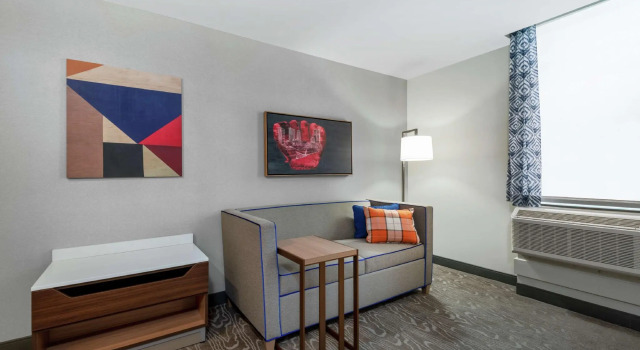 Двухместный люкс Hampton Inn & Suites Fort Wayne Downtown