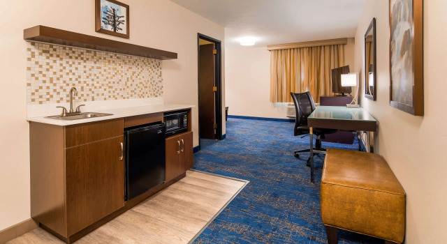 Двухместный люкс c 1 комнатой Best Western Plus Portland Airport Hotel & Suites
