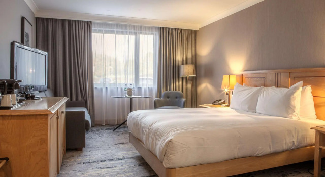 Двухместный семейный номер Deluxe DoubleTree by Hilton Swindon Hotel