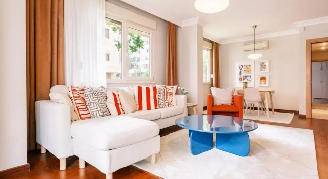 Апартаменты Spacious Flat 3 min to Coast and Bagdat Avenue