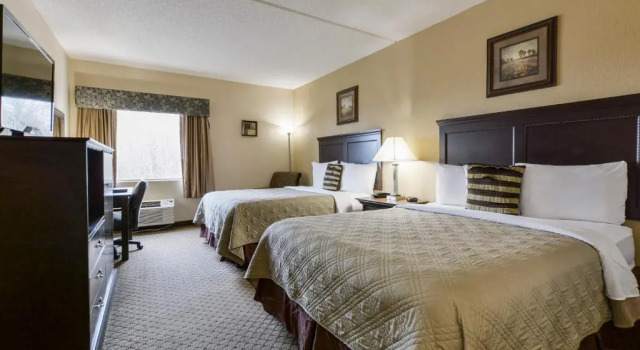 Четырёхместный номер Standard Grand View Inn & Suites