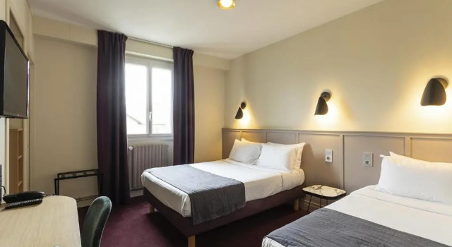 Четырёхместный номер Standard Grand Hotel de la Gare, Angers