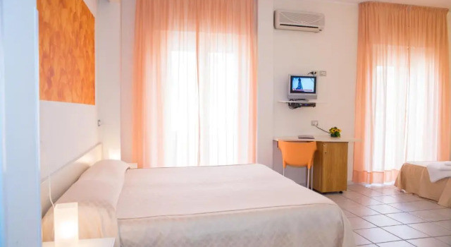 Четырёхместный номер Hotel Tirreno