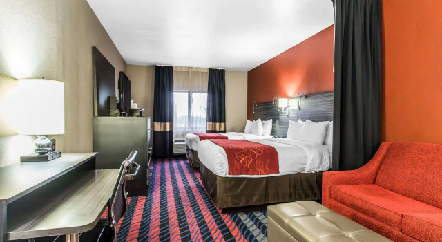 Четырёхместный люкс Comfort Suites Fairgrounds West
