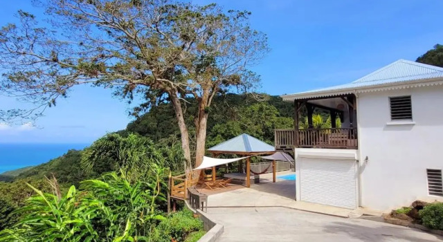 A Perle de vue : Appartement de charme Piscine & spa avec vues mer & forêt