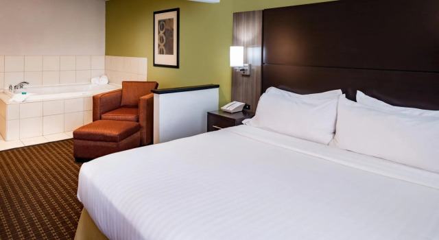 Двухместный люкс Holiday Inn Express & Suites Bucyrus by IHG