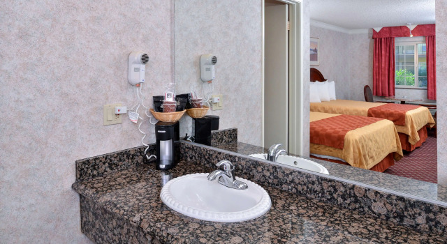 Четырёхместный номер Standard Americas Best Value Inn & Suites - Fontana