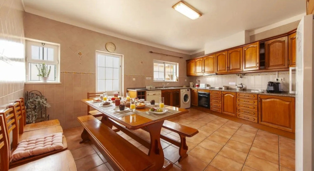 Коттедж Western Mos Guesthouse