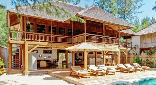 Вилла с 4 комнатами The Gili Beach Resort