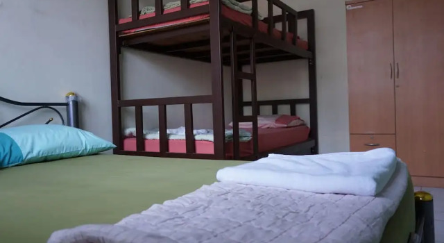 Люкс OYO 730 Meedee Hostel