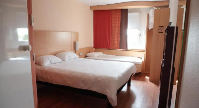 Трёхместный номер Standard ibis Albert Pays de Somme