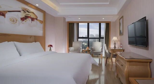 Vienna Hotel(Chongqing West Railway Station Southwest Hospital Branch)