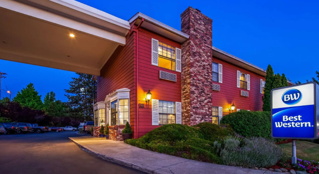 Кровать в общем номере Best Western Grants Pass Inn