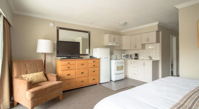 Люкс Deluxe Okanagan Royal Park Inn by Elevate Rooms