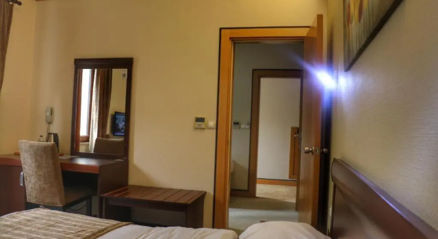 Полулюкс Deluxe Hotel Lazlakar