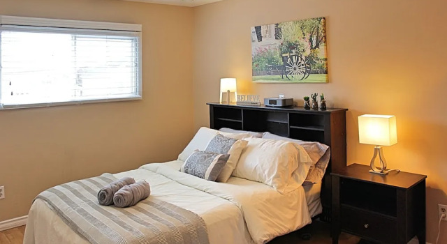 Lakeside 2 Bedroom Guest Suite, Prenota Affittacamere Lakeside Canada