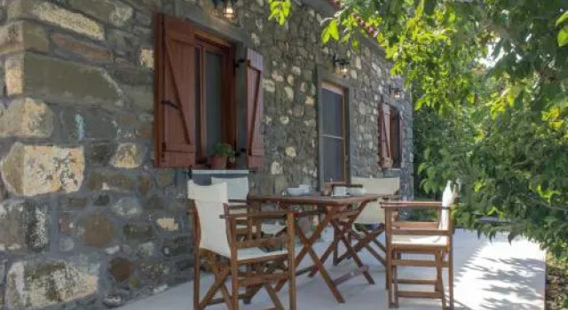 Perivoli Stone house