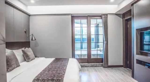 Люкс Luxury Bingo Hotel (Jiande Xin'anjiang Store)