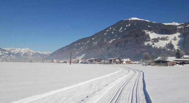 FEWO "Unterm Wald", Prenota Hotel Hotel a Tirolo con parcheggio, Parcheggio