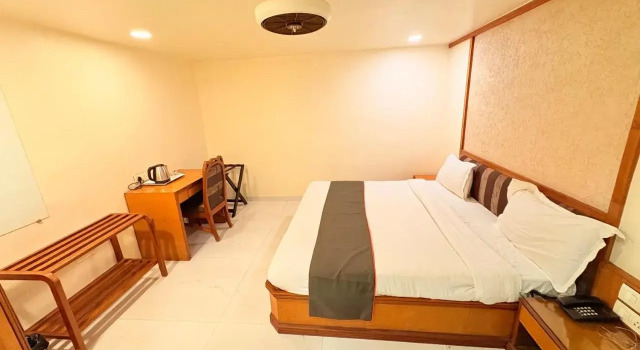 President Hotel, Book Hotel Hoteller i Surendranagar med parkering, Parkering
