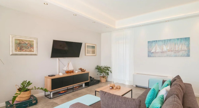 Stunning Home in Sutivan With Wifi, Outdoor Swimming Pool and Heated Swimming Pool, Забронировать Отель Отели Сутиван с парковкой, Парковка