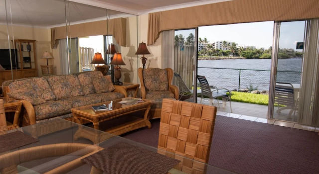 Апартаменты с 2 комнатами с видом на залив Palm Beach Waterfront Suites