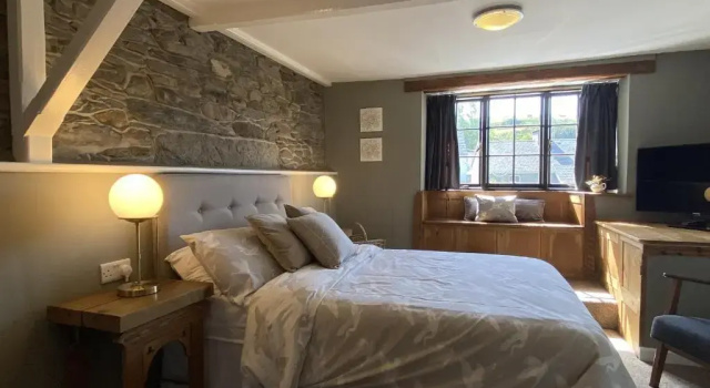 Tom's of Tregaron, Book Bed and Breakfast Tregaron Mid Wales