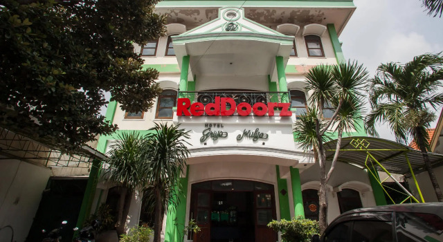 RedDoorz @ Genteng Surabaya 2
