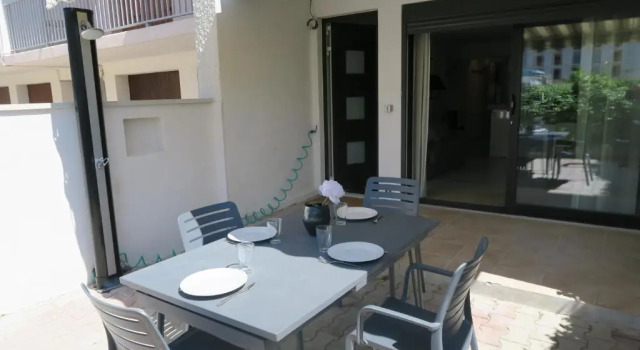 Апартаменты Appartement de standing avec belle terrasse 100m plages