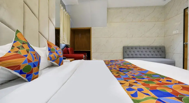 Номер Premium FabHotel Regal Residency