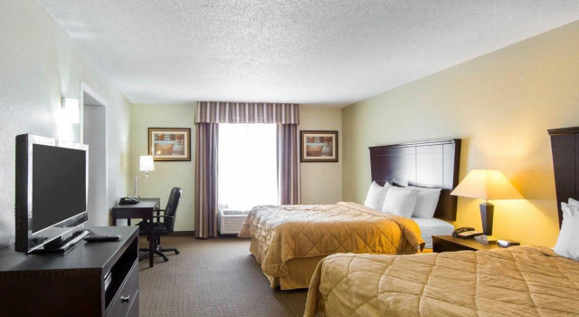Четырёхместный номер Standard MainStay Suites Knoxville North I-75