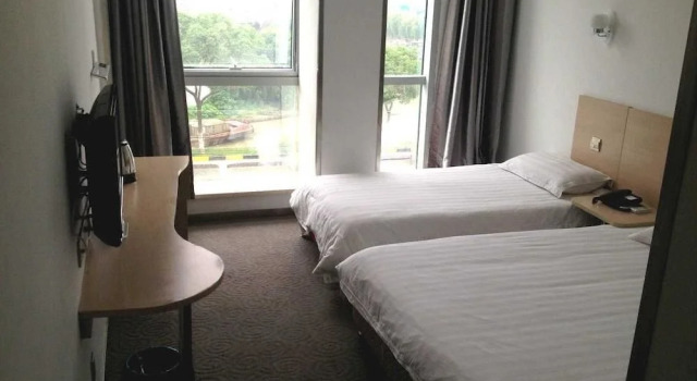 Shanghai Guwei Holiday inn, Varaa Hotelli Pudong Shanghai
