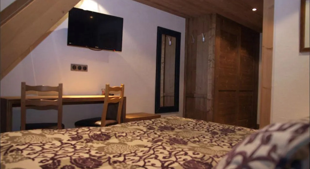 Hôtel et Spa Le Delta, Забронировать Курортный отель Отели Ле-Гран-Борнан с парковкой, Парковка