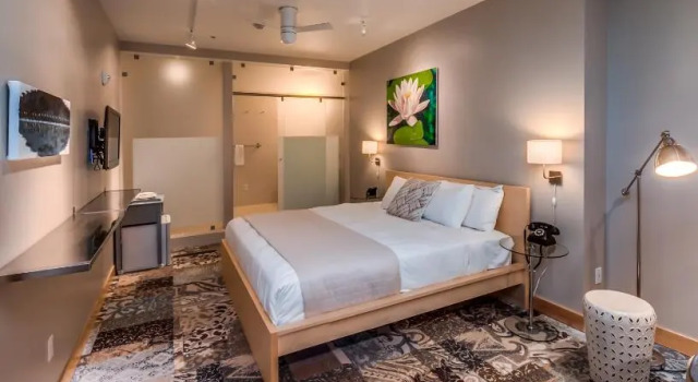 Номер Standard Island Inn at 123 West