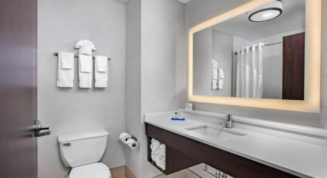 Четырёхместный номер Standard Holiday Inn Express Hotel & Suites Altoona-Des Moines by IHG