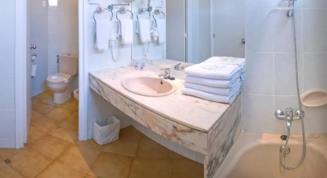 Трёхместный номер Standard GHT SAgaró Mar Hotel