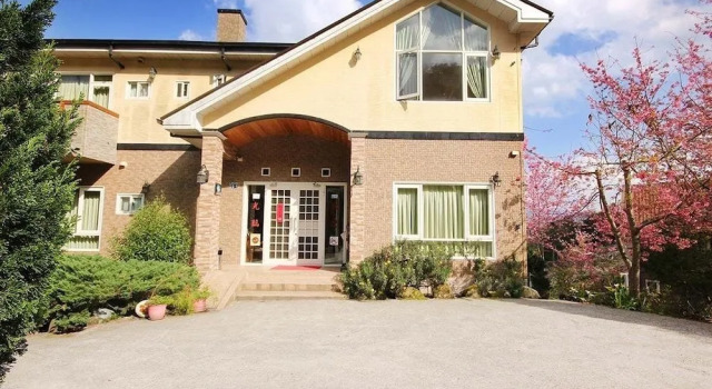 Chingjing New Paradise B&B, Prenota Bed & breakfast Hotel a Nantou County con parcheggio, Parcheggio
