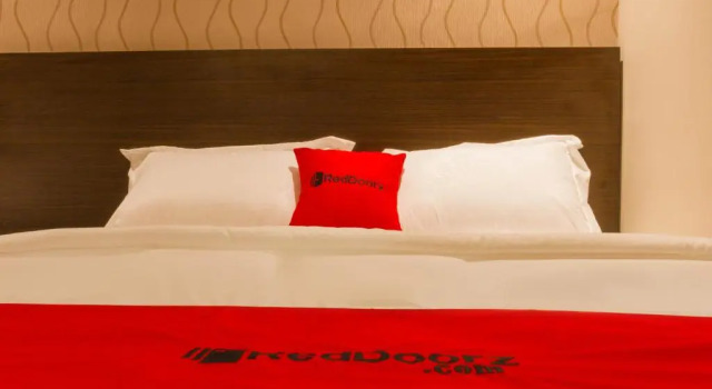 Двухместный номер Deluxe RedDoorz Plus @ Dipatiukur