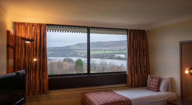 Трёхместный номер Value Muthu Glasgow River Hotel
