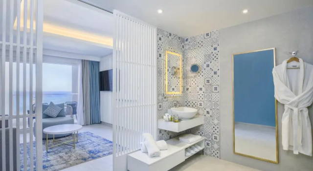 Четырёхместный люкс c 1 комнатой seafront Hilton Skanes Monastir Beach Resort