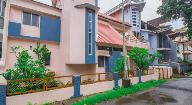 OYO 15470 Home Graceful 3BHK Villa Miramar, Boek Villa Hotels in Noord-Goa met parkeren, Parkeren