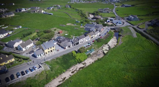 Коттедж Doolin Village Lodges