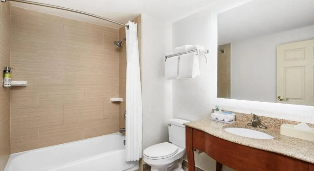 Люкс Holiday Inn Express & Suites Jacksonville South East - Medical Center Area by IHG