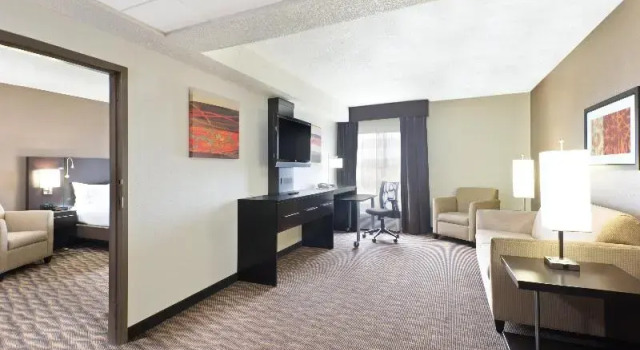 Двухместный люкс c 1 комнатой Holiday Inn Express Hotel & Suites Colby by IHG